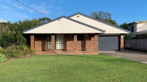 Lowset pet friendly home, with room for a boat, Palm Ave, Bongaree